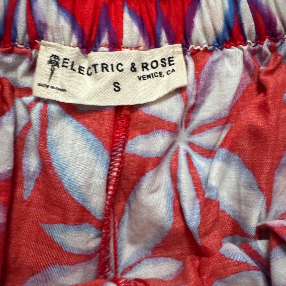 NWT-Electric & Rose Red and White Floral Blouse and Short Set - Picture 6 of 7